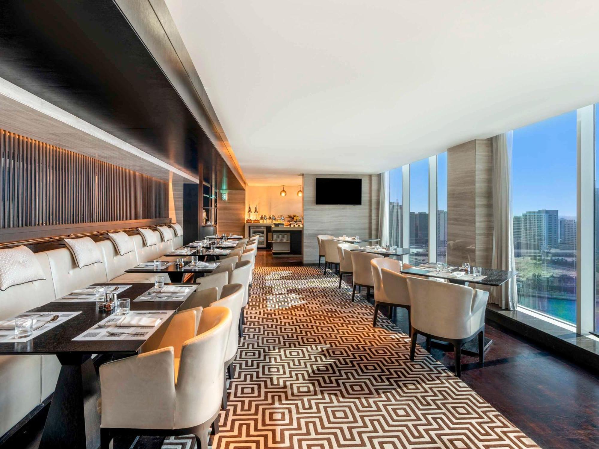 Pullman Downtown Готель 5*